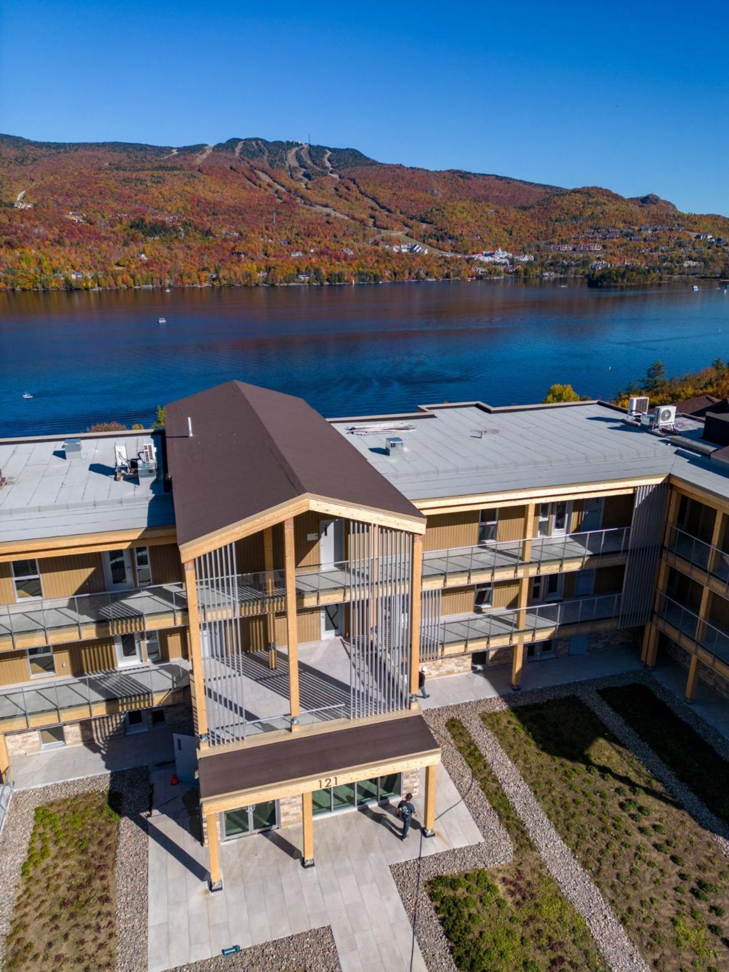 Serenity By The Slopes: Tremblant Waterfront Condo Mont-Tremblant Zewnętrze zdjęcie